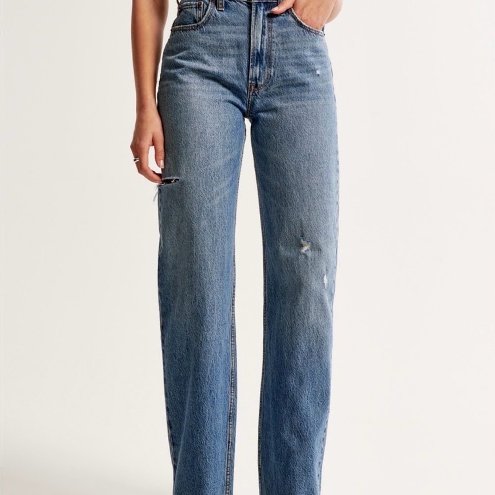 Abercrombie & Fitch “ The loose high rise “Jeans